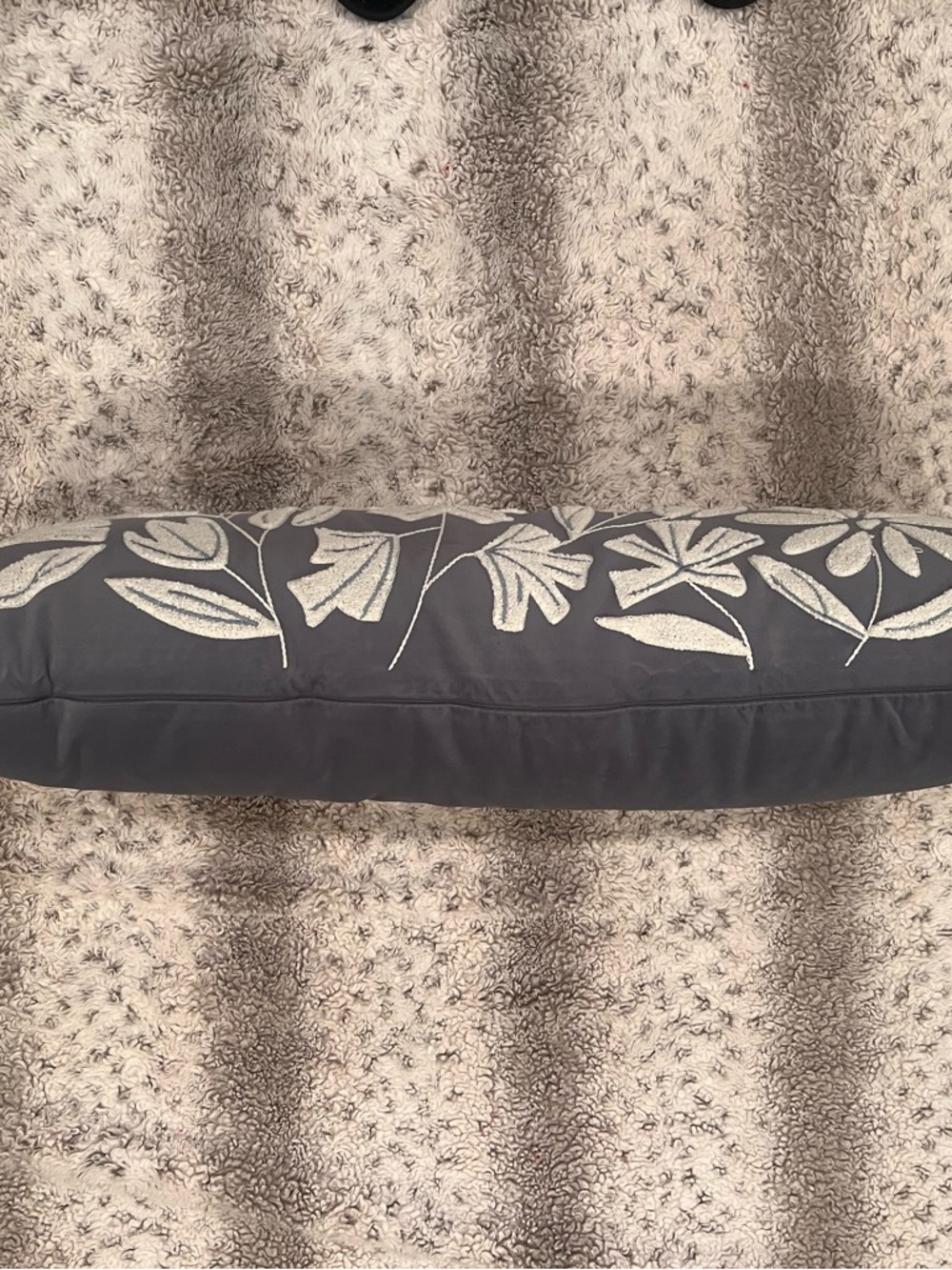 Embroidered Floral blue/grey velvet Lumbar Pillow - Unbranded - Picture 3 of 3
